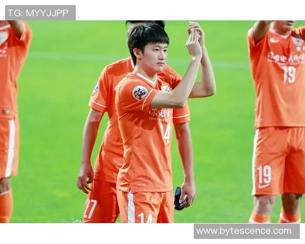 中国足球新星李吉利崛起之路：从青训到职业赛场的成长历程